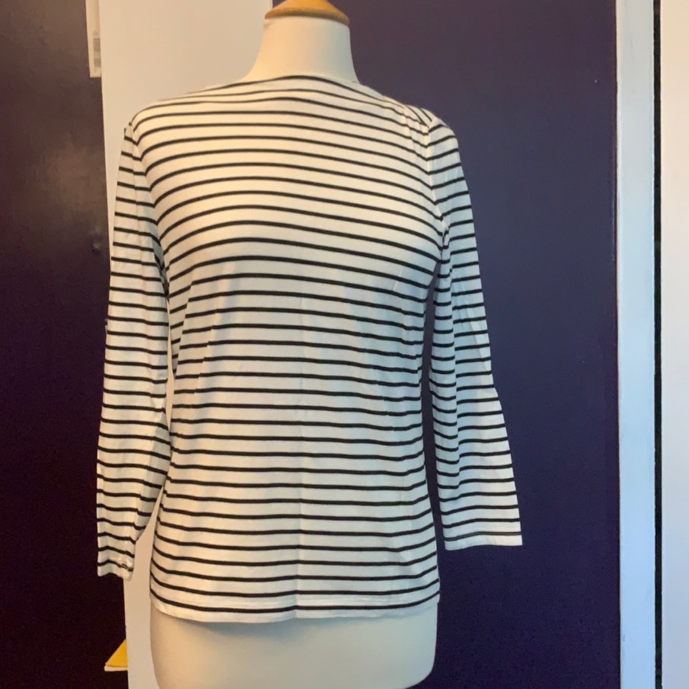 Anne Klein long sleeve pullover shirt. Size M. Excellent condition